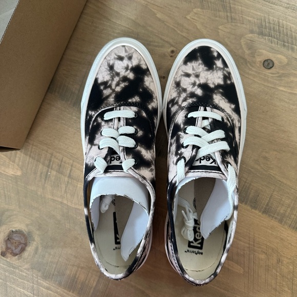 Keds Women's Surfer Tie-Dye Organic Cotton Shoe - Size 7 - Picture 7 of 8